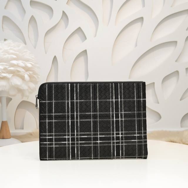 Bv-The latest men's clutch bag. Original quality. Official website. Use top waxe