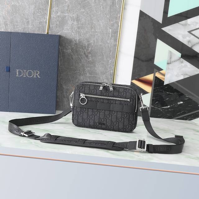 Available in store Top quality Model: 1Sfpo101 Shoulder bag in black jacquard de