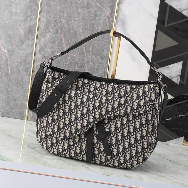 Oversized crossbody shoulder bag Dio* oversized shoulder bag The saddle bag is f