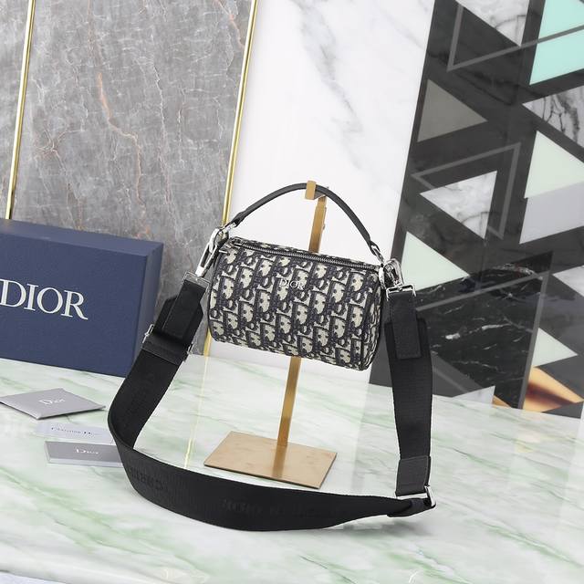 Original order with box, real picture Model 061 Handbag This mini Roller messeng