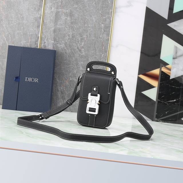 Dior's top imported original embroidery with imported cowhide saddle handbag Thi