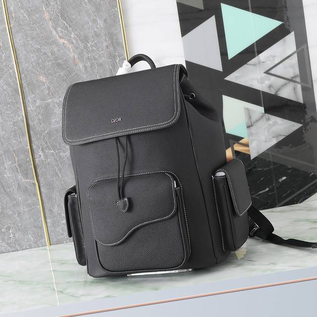 This saddle backpack features a stylish and original design that highlights the