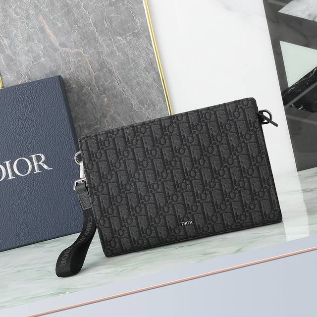 A5 Triangle Clutch Black Oblique Print 10,000 No.: 2Esca483Yky_H03E Dimensions: