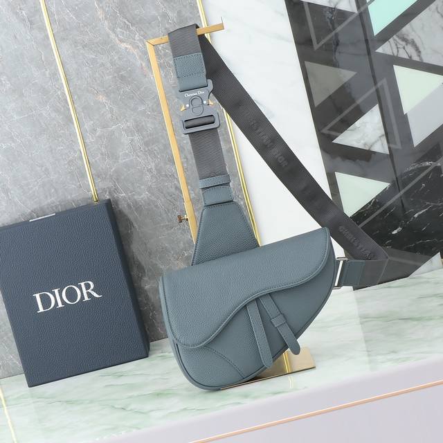 Dior Grey Grained Calfskin Leather 40,000 No.: 1Adpo093Ykk_H11G Grey Leather Dim