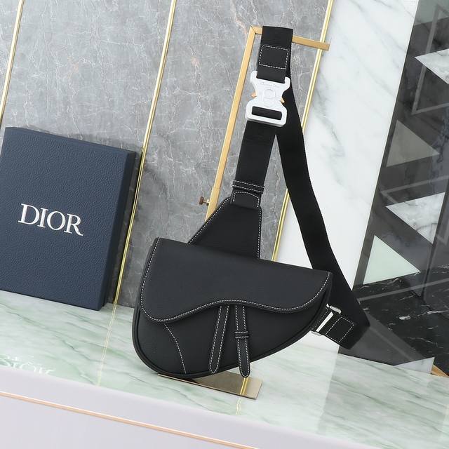 Dior Men's Saddle Crossbody Bag Chest Bag Model: 1Adpo093 Black leather with whi
