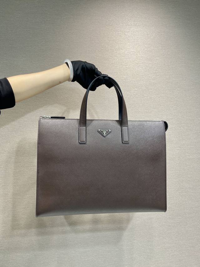 New Briefcase 2Vg039 Dark Brown This simple tote bag combines modernism and clas