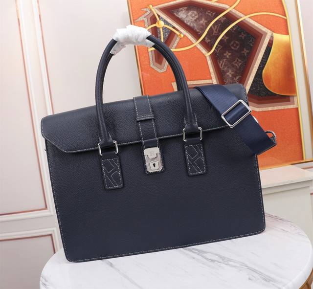 The latest and hottest Hermes leather handbags from the top counters are now shi