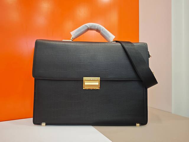 The latest hot-selling Montblanc stainless steel combination lock portable brief