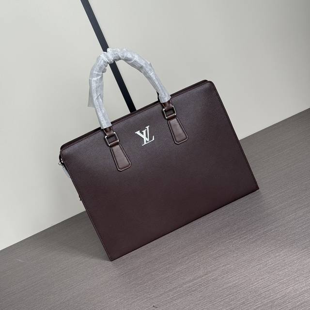 The latest hot-selling Lv hand-held briefcase from the top counter is now shippi