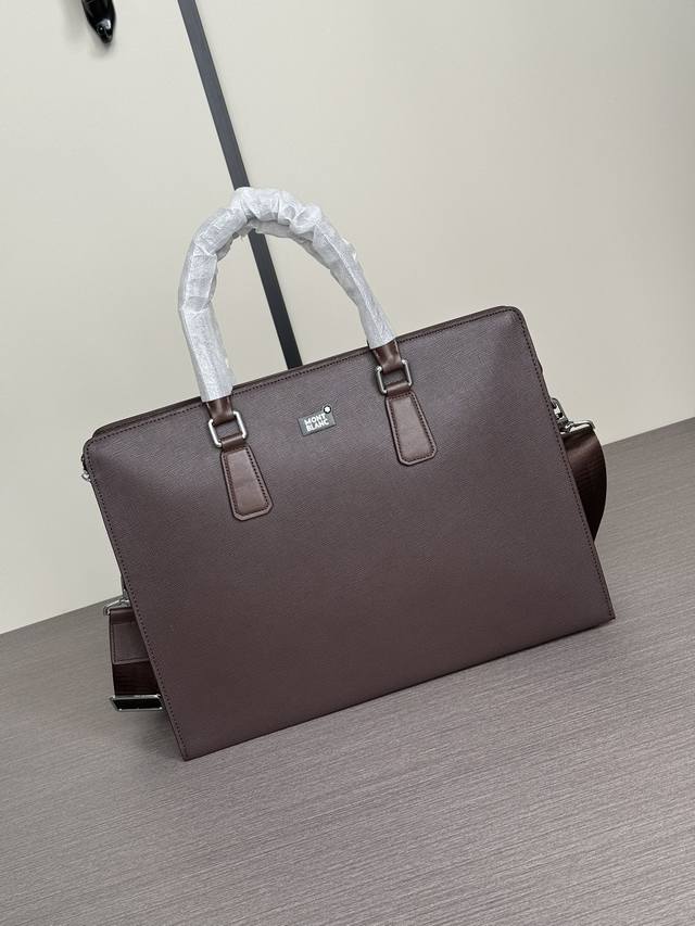 The latest hot-selling Montblanc hand-held briefcases are shipped in large quant