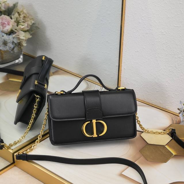 Miss Montaigne Mini Chain Practical yet elegant. Crafted from smooth black calfs