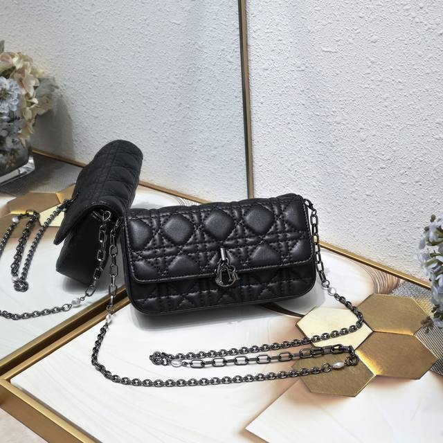 With box, Lady Dior mobile phone bag with black buckle This Lady Dior mobile pho