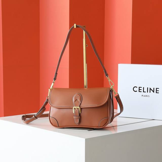 The popular King Baguette Bag is also known as the Baguette Bag. The bag shape i