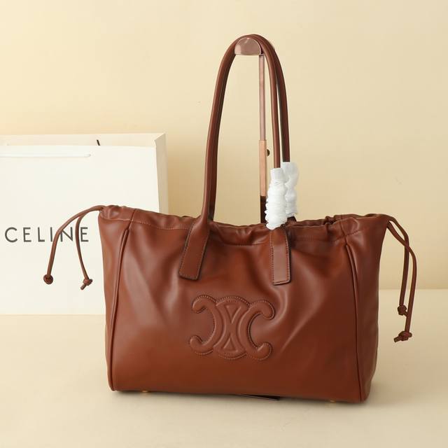 Celin*'s new tote has a drawstring design~ This year's big bags are very popular