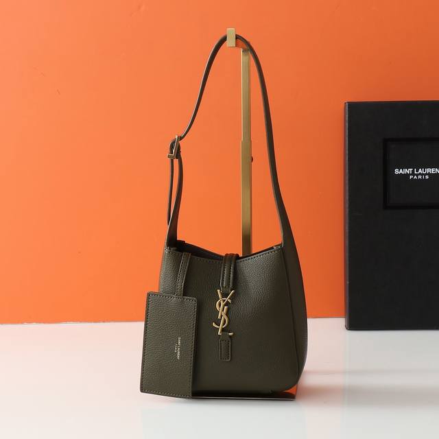 Mini underarm bag This year's popular second-hand underarm bag has always been v
