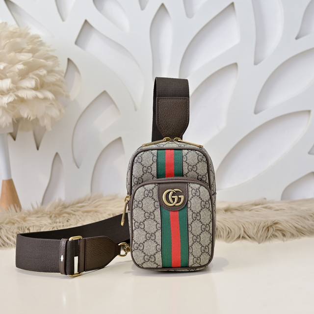 Gucci - Gucci's latest men's mobile phone bag is made of imported calfskin leath