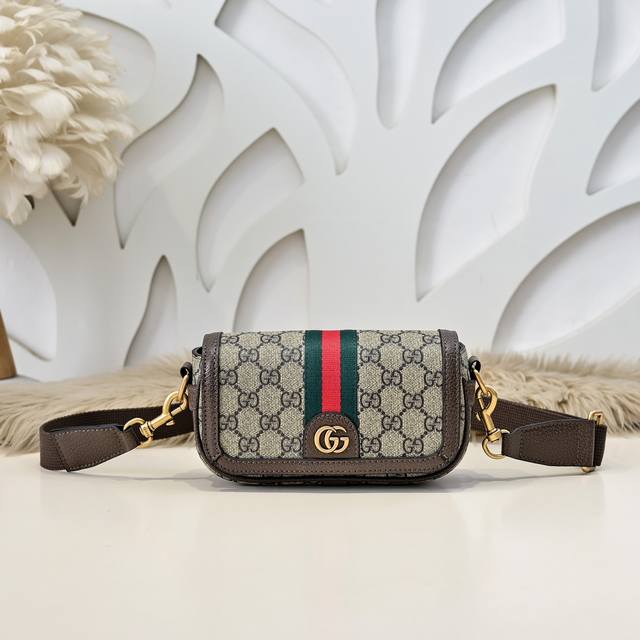 Gucci - Gucci's latest men's mini messenger bag shoulder bag made of imported ca