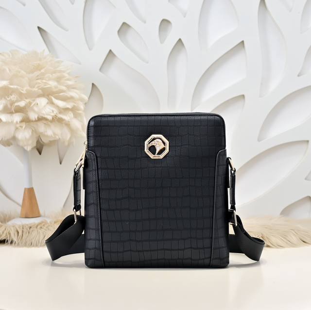 Stefano Ricci - The latest men's messenger bag with double pulls. Made of import