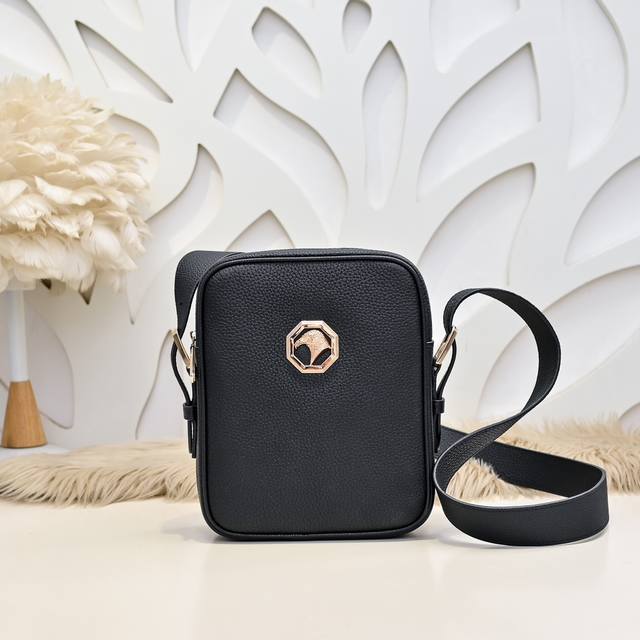 Stefano Ricci - The latest men's messenger bag from Stefano Ricci. Made of impor