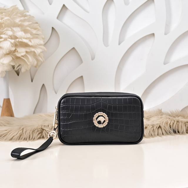 Stefano Ricci - The latest men's handbag from Stefano Ricci. Made of imported ca
