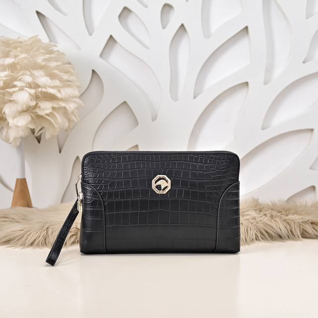 Stefano Ricci - The latest men's handbag from Stefano Ricci. Made of imported ca