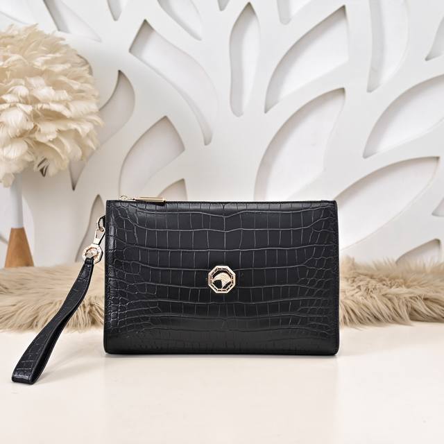 Stefano Ricci - The latest men's handbag from Stefano Ricci. Made of imported ca