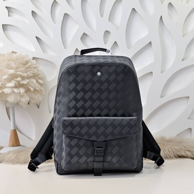 Mont Blanc - The latest men's backpack is made of top-grain cowhide leather. It