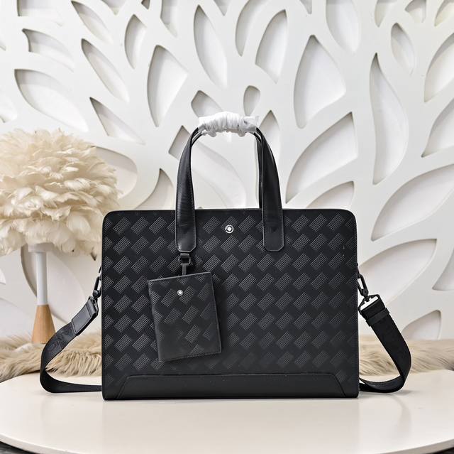 Mont Blanc - The latest men's briefcase is made of top-grain cowhide leather. It