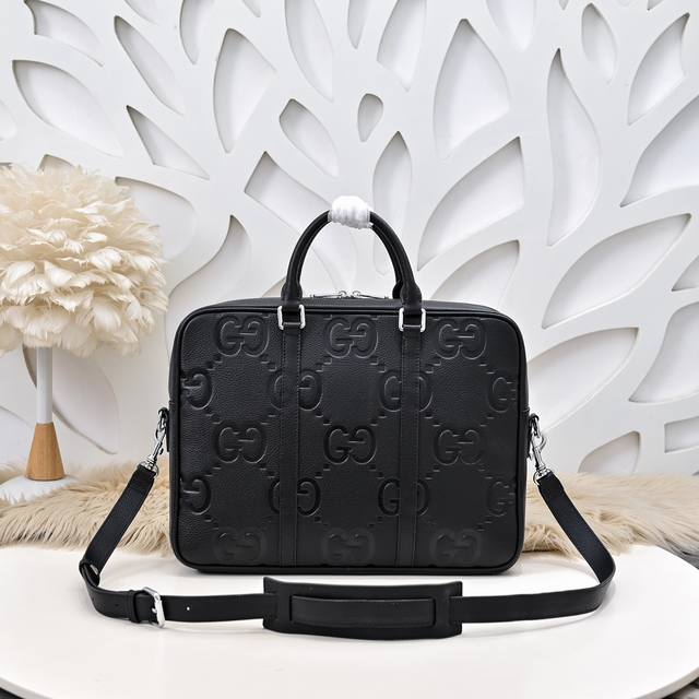 Gucci-Gucci's latest men's briefcase is made of imported calfskin leather. It ha
