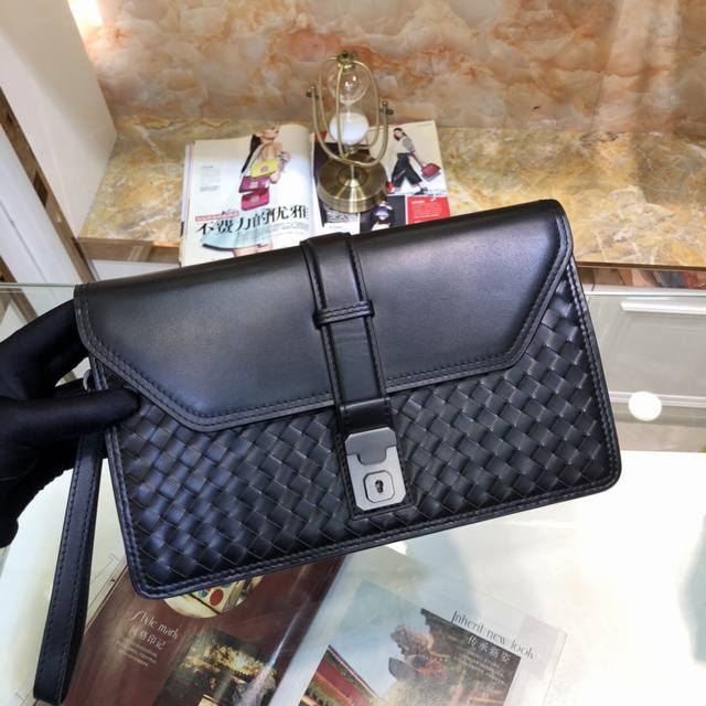 with box Bv original waxed leather handbag 1 outer zipper pocket, 1 inner zipper