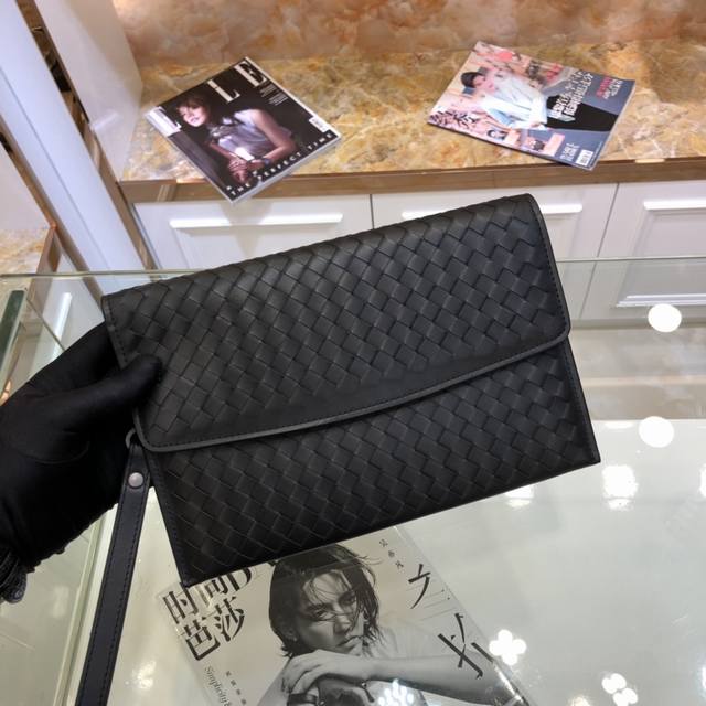 with box Bv This braided handbag is made of imported waxed calfskin, with top wo