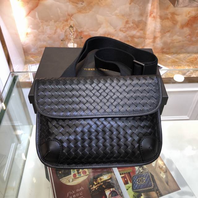Bv Top official website popular simple and generous men's messenger bag shoulder