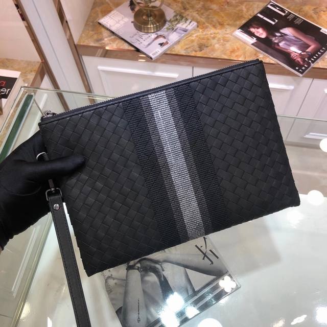 Bv is an Italian luxury brand. The reason why it is so precious is that the cris