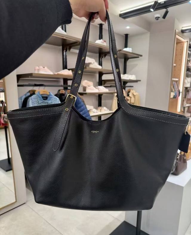 New Tote Cam00 Black Available in Size 35 26 19.5
