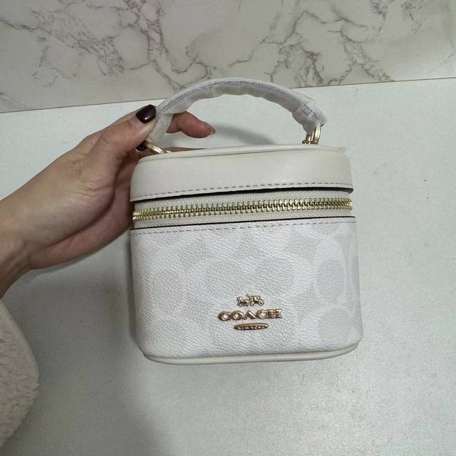 Cy732. New mini cosmetic bag, who says bags must be used to carry things~ You ca