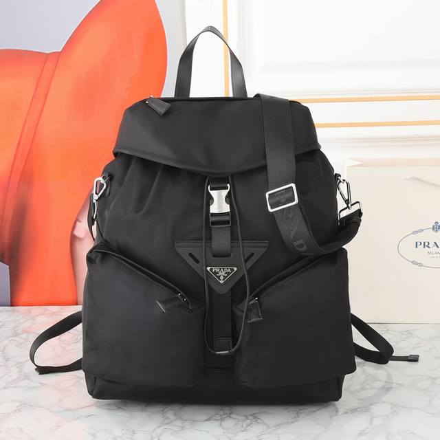 New Shoulder Backpack This catwalk backpack is made of imported nylon fabric, ca