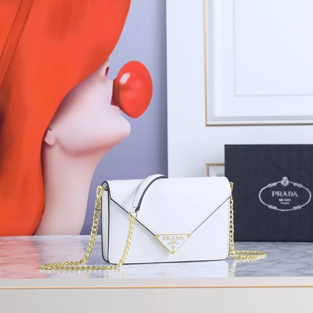 Back to stock Crossbody bag 1Bd669 This flap shoulder bag is made of Saffiano le