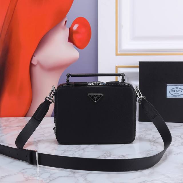 Returned Prada camera bag, unisex style, too cute Prada small square bag camera