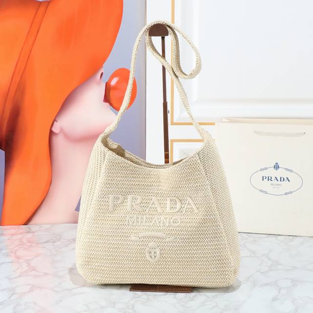 Return to stock This series is Prada's main style for the next season. This one