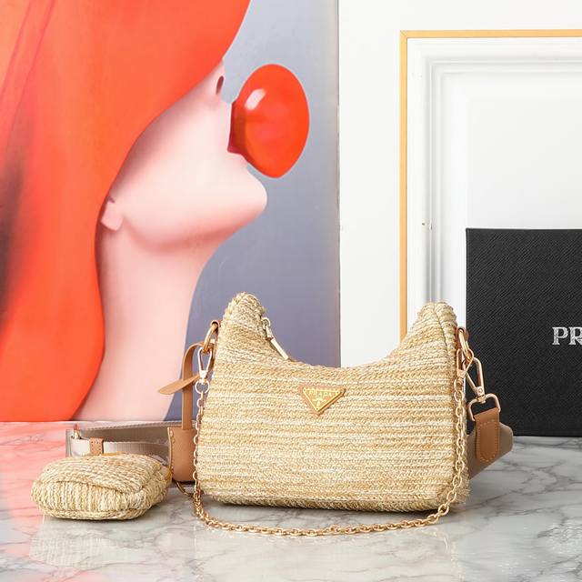 New Prada straw bag. A must-have bag for going to the beach. Prada Hobo Combo. L