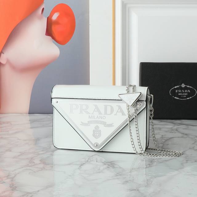 Returned large triangle flap 1Bh189 The new large triangle logo was originally d