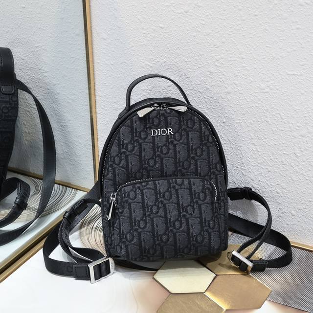 Mini Actual photo This Rider backpack is crafted from beige and blue Oblique pri