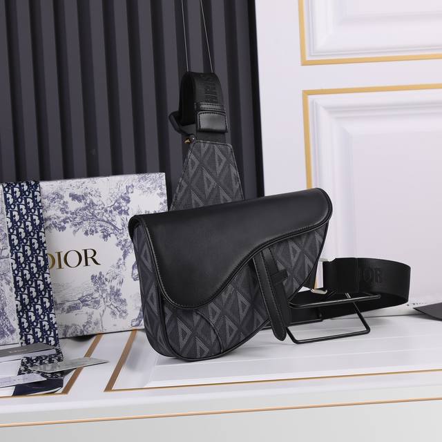 with original box Dior Homme Pre-Fall Saddle bag is launched! The first quarter