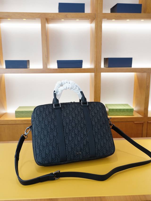 Dior Dior official website synchronized high version hand-held crossbody backpac