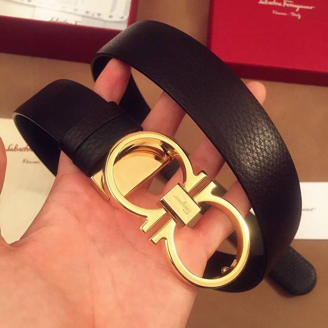 The first choice is the new high-end business style of Ferragamo counter for men