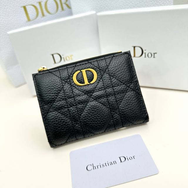 Dior D25 Color Black Size 11.5*9*2 Dior's latest model is now available! Made of