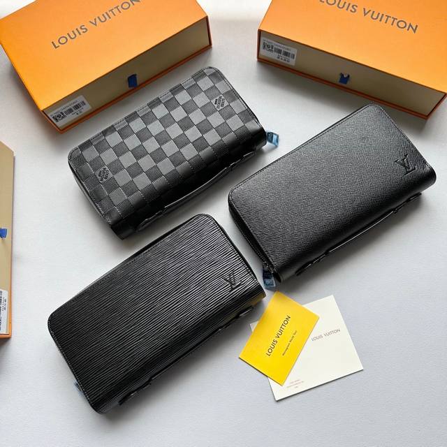 Colors: Black, Cross, Black, Black, Embossed, Black Size: 22X12X4Cm Single Zippe