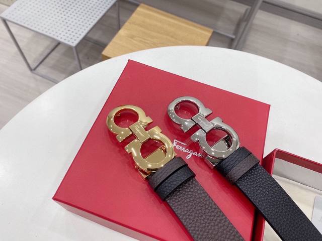 This belt is one of Ferragamo's classic accessories, elegant and timeless. This