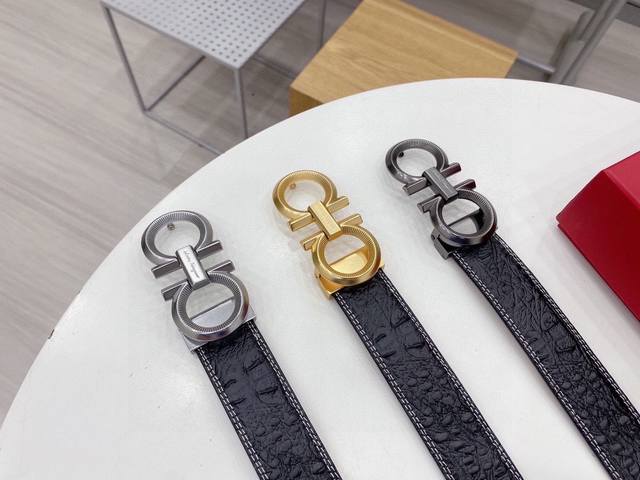 This belt is one of Ferragamo's classic accessories, elegant and timeless. This