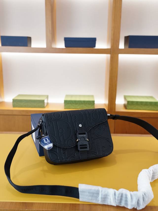 High-end crossbody shoulder bag from Dior official website Timeless iconic produ